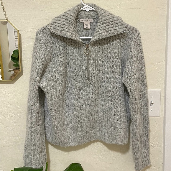 Cozy, cropped sweater - Picture 1 of 3